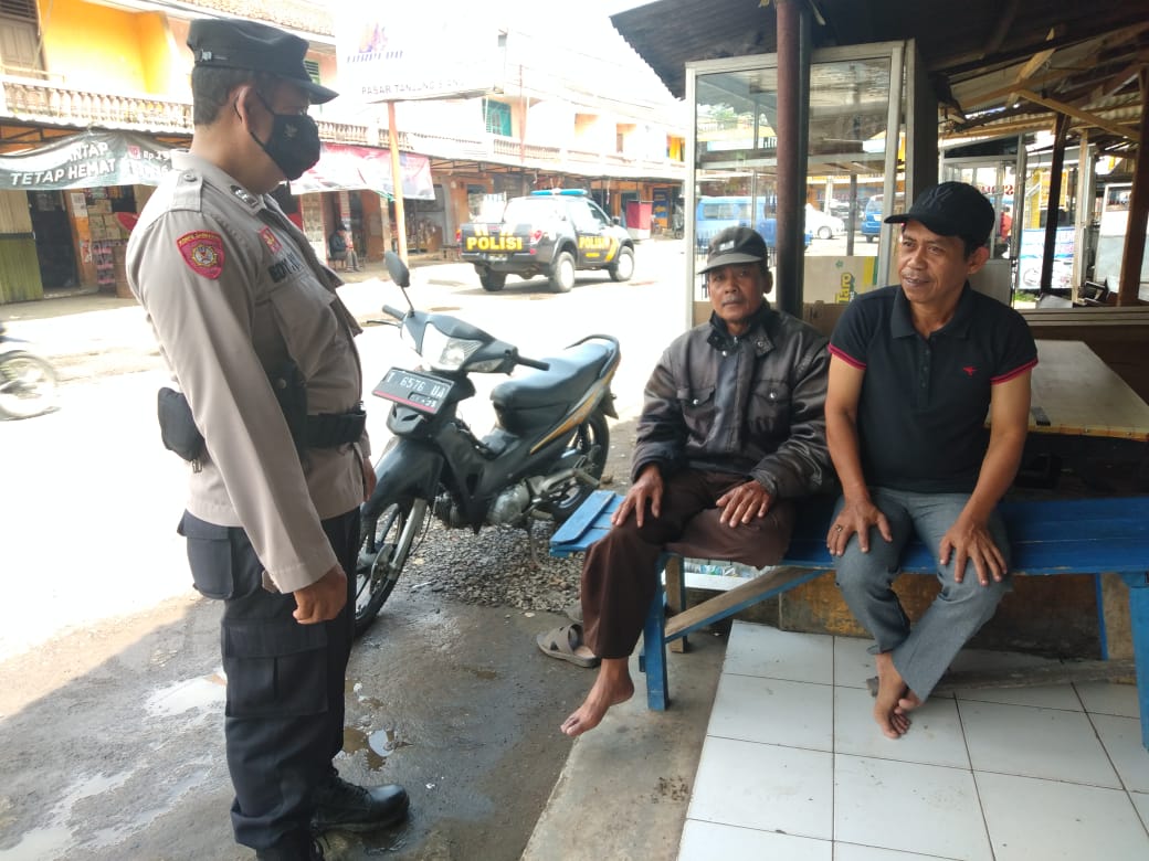 KANIT SABHARA POLSEK TANJUNGSIANG POLRES SUBANG PATROLI DIALOGIS DAN HIMBAUAN KEPADA MASYARAKAT TANJUNGSIANG