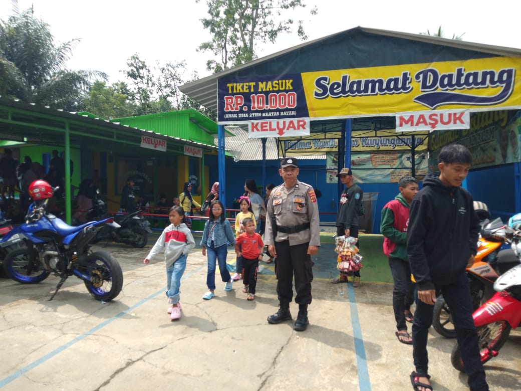 Kanit sabhara Polsek Tanjungsisang Sambangi Kolam Renang Indah alam pastikan  situasi aman
