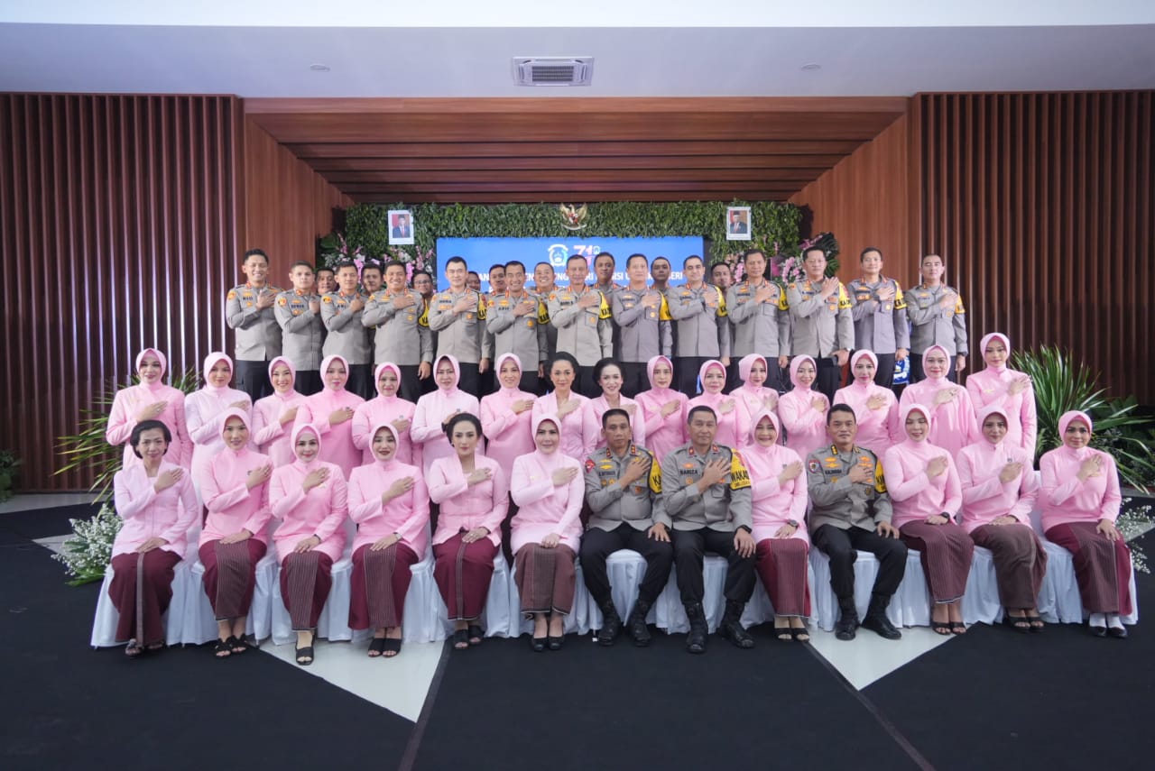 KAPOLDA JABAR HADIRI PERINGATAN HUT HARI KESATUAN GERAK BHAYANGKARI KE-71 TAHUN 2023