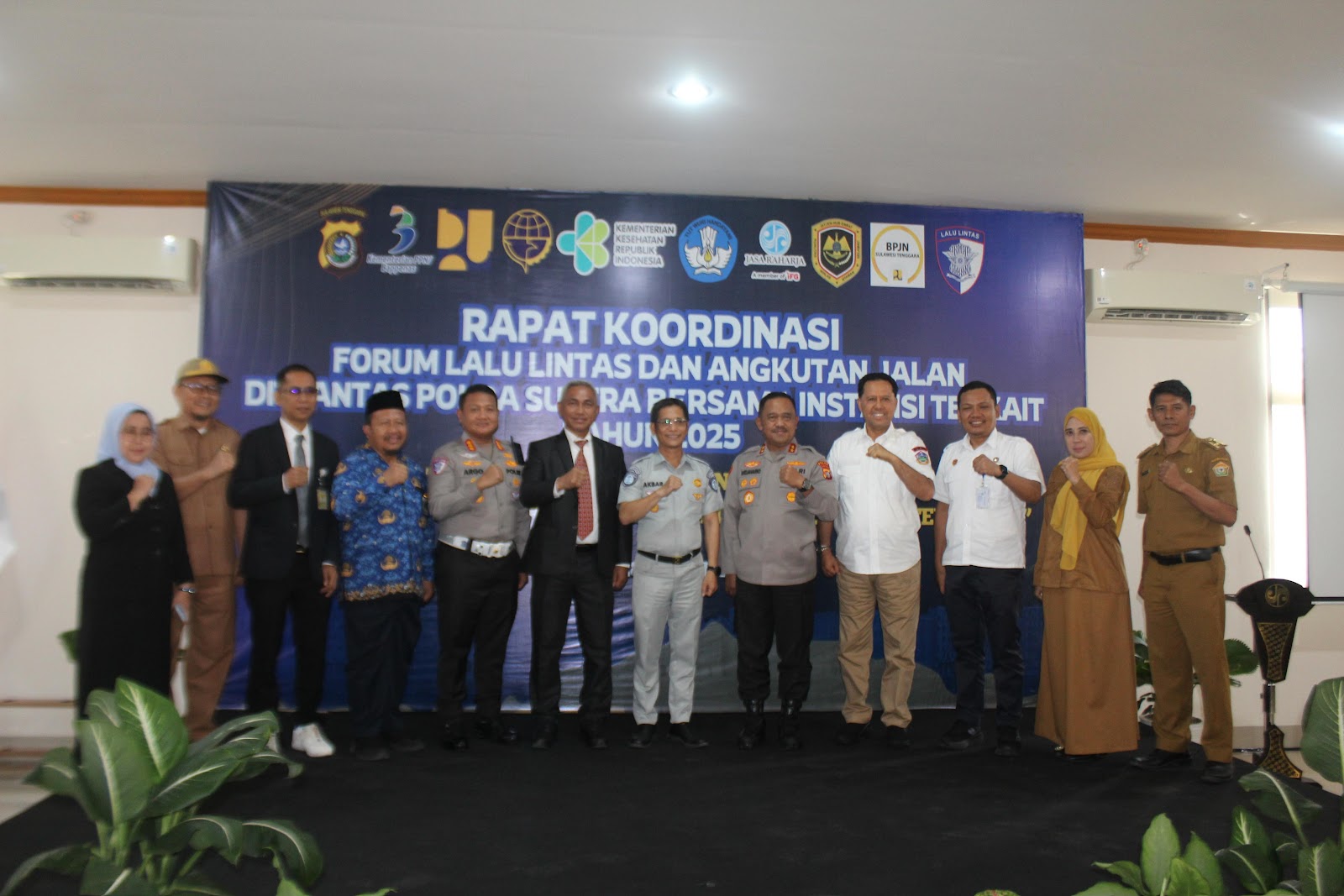 Kapolda Sultra Buka Rakor Forum Lalu Lintas dan Angkutan Jalan Ditlantas Polda Sultra dan Instansi Terkait Tahun 2025