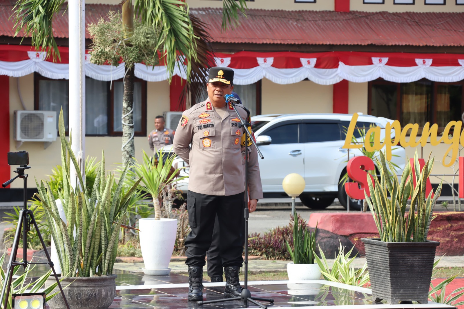 Kapolda Sultra Irjen Pol Dwi Irianto Berikan Arahan Pengamanan Pilkada 2024 di Polres Wakatobi