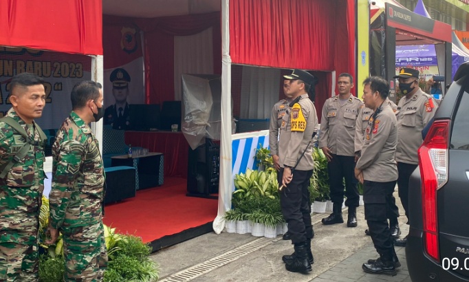 Kapolres dan Bupati Sumedang Cek Pos Terpadu Alun - Alun Sumedang