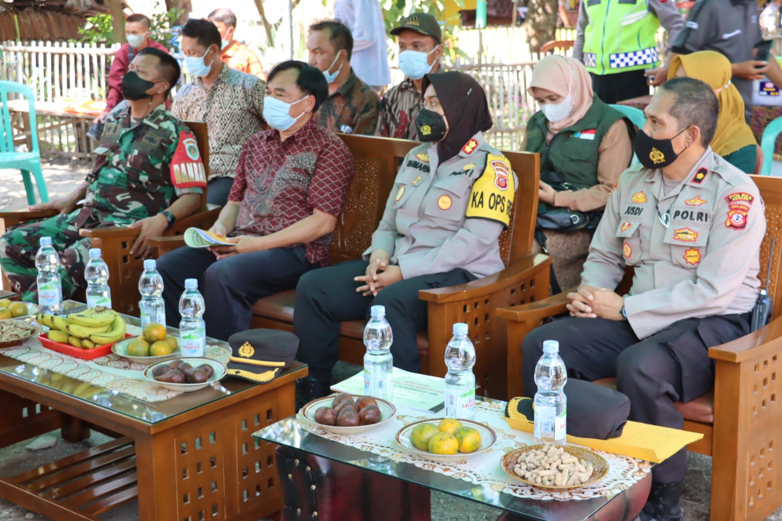 Kapolres Subang didampingi Kapolsek Pusakanagara Laksanakan Bedah Rumah
