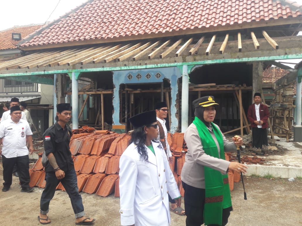 Kapolres Subang Hadiri Acara Haul Akbar Di Ponpes Al-Athfaal Tanjungsiang
