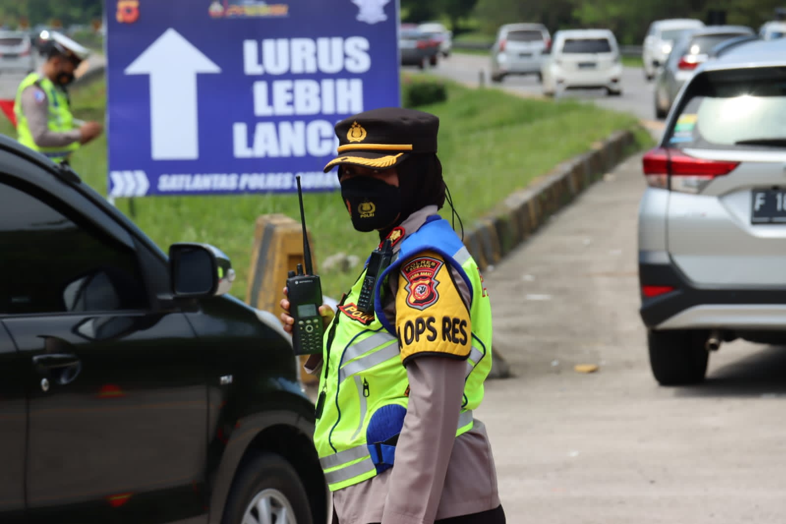 Kapolres Subang Pantau Arus Mudik Tol Cipali