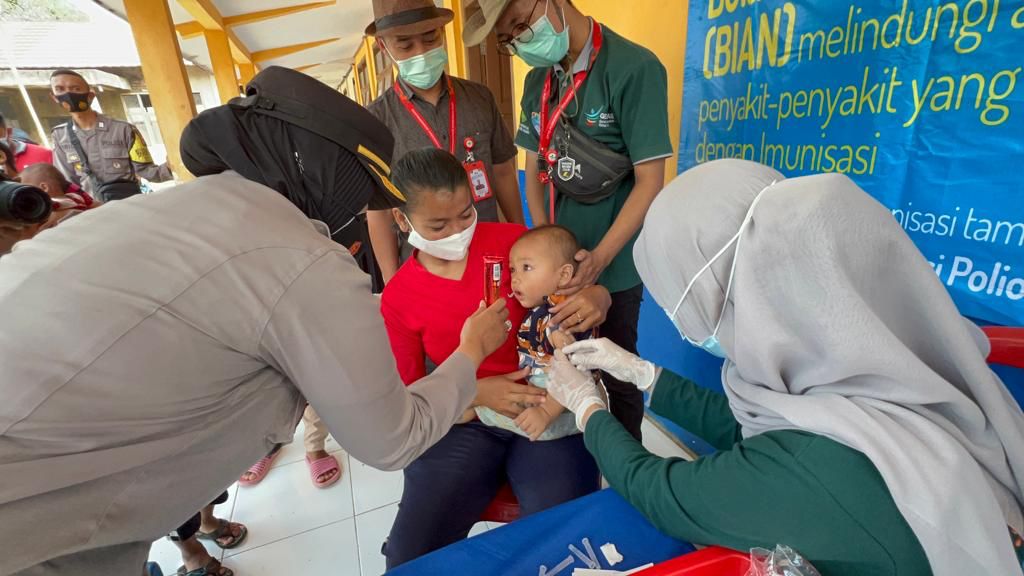 Kapolres Subang pantau kegiatan Vaksinasi dan Kegiatan Bulan Imunisasi Anak Nasional