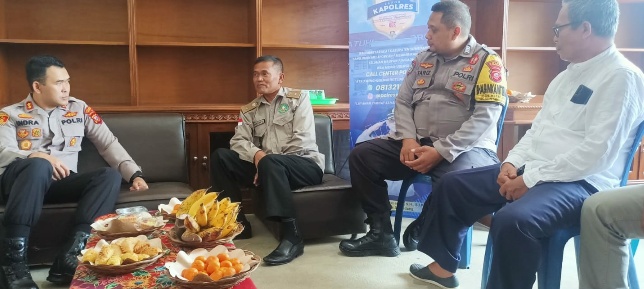 Kapolres Sumedang Sambangi Desa Mekarjaya, Dengarkan Curhatan Dari Warga