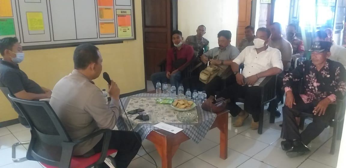 Kapolsek Cibogo Ajak Para Kepala Desa Untuk Bekerjasama  Capai Target Percepatan Vaksinasi