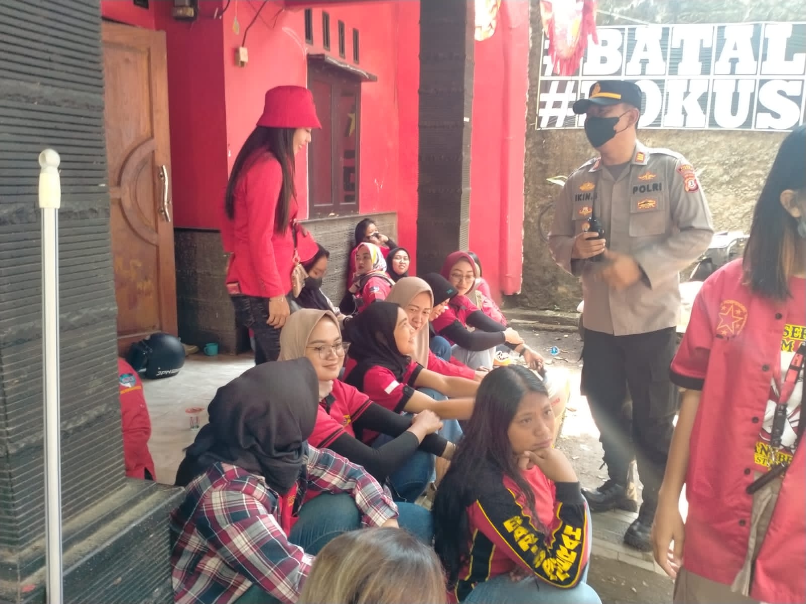 Kapolsek Cibogo Dan Jajaran  Lakukan Pengamanan Aksi Buruh
