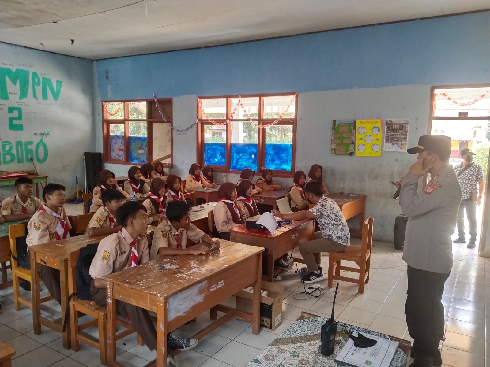 Kapolsek Cibogo Kunjungi SMP Negeri 2 Cibogo Sampaikan Pesan Kamtibmas