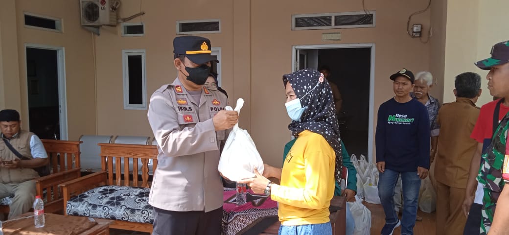 Kapolsek Cibogo Pantau Vaksinasi Di Desa Majasari