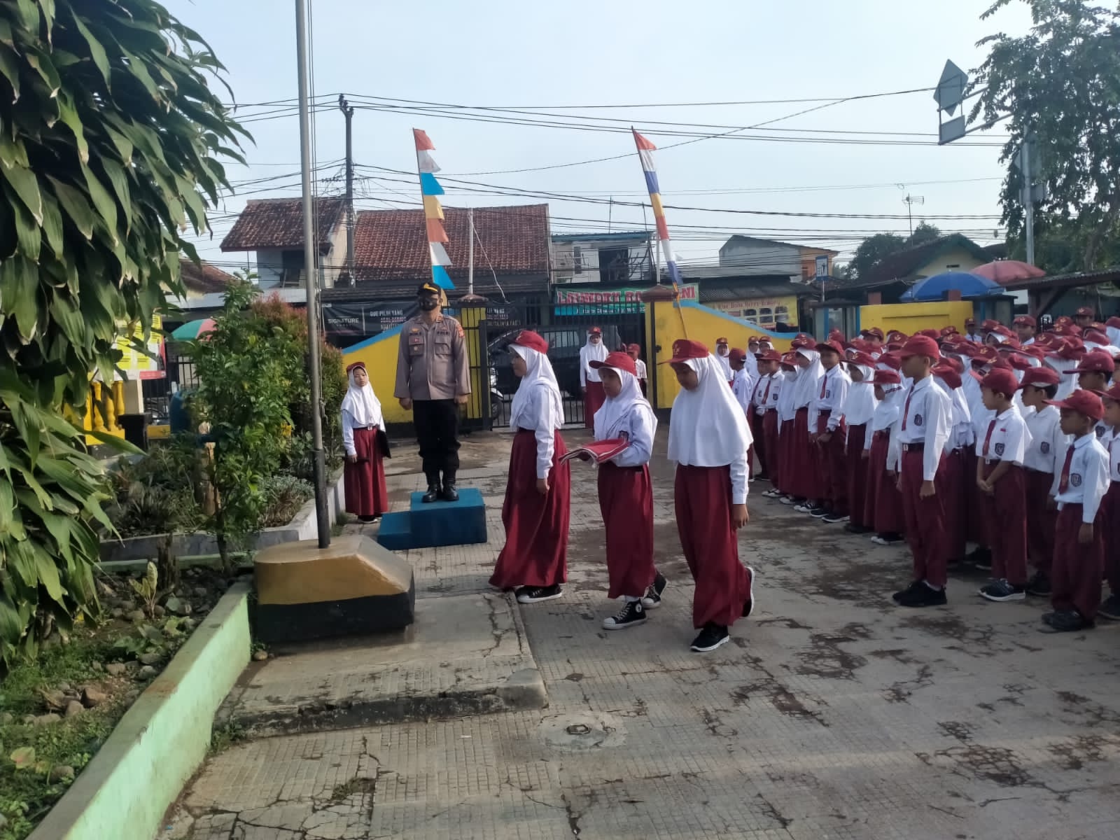 Kapolsek Cibogo Sampaikan Pesan Kamtibmas Kepada Siswa Dan Guru
