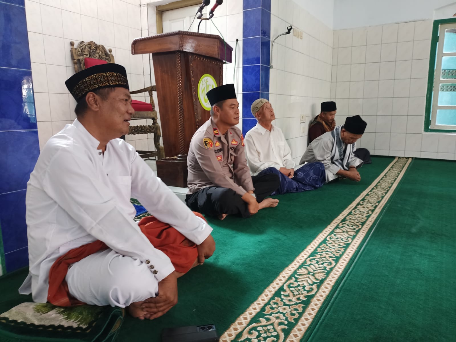 Kapolsek Cijambe Laksnakan Giat Jum'at Curhat  Di Mesjid Al-Huda Sindangpalay