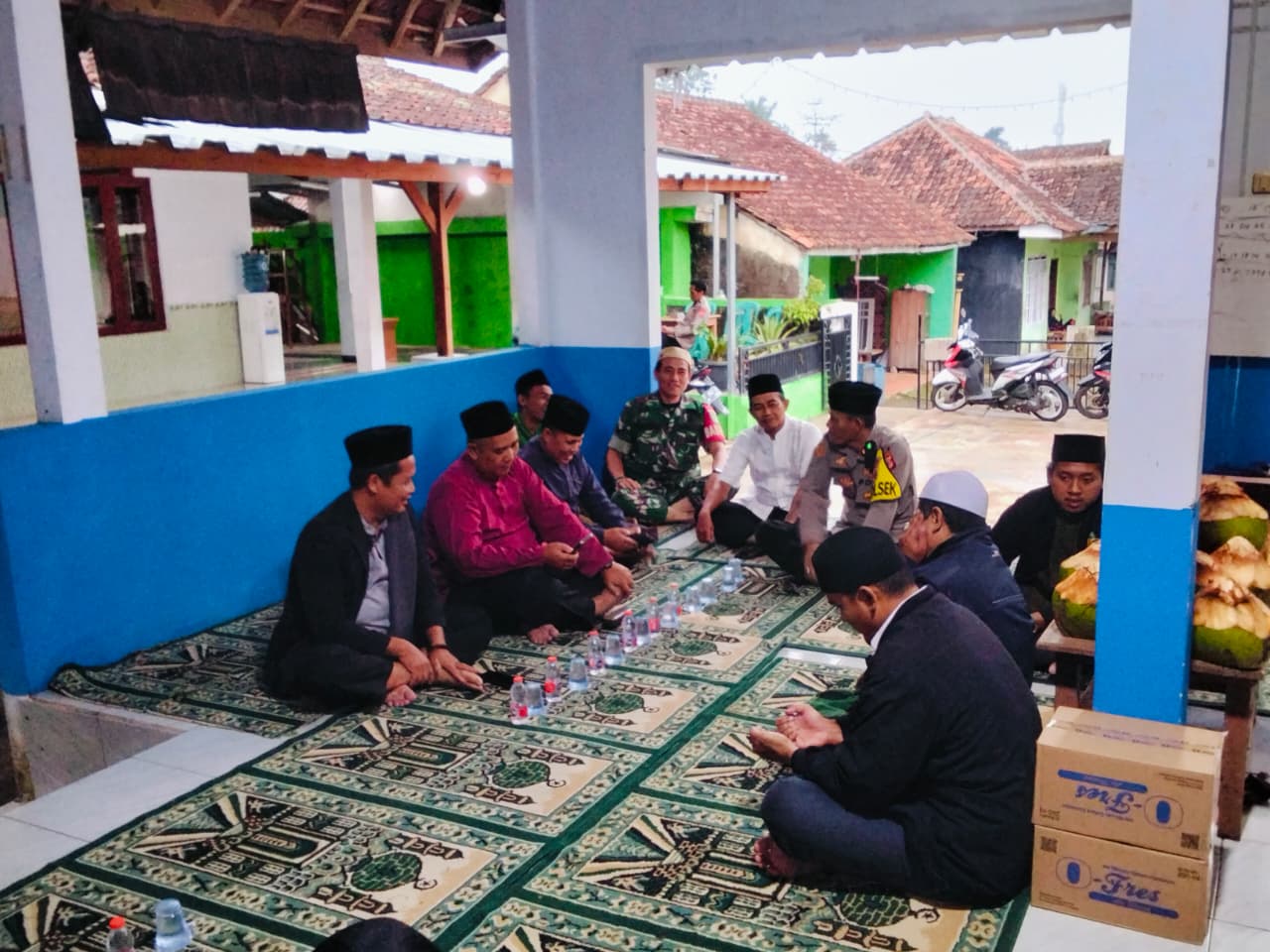 Kapolsek Jalan Cagak Bersama Forkopimcam Gelorakan Rawatib, Wujudkan Ramadhan Wajib Tertib di Cimanglid Kasomalang