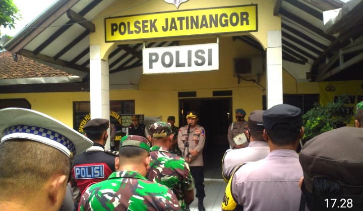 Kapolsek Jatinangor Polres Sumedang Pimpin Apel Gabungan TNI-Polri Dan Satpol PP Jatinangor