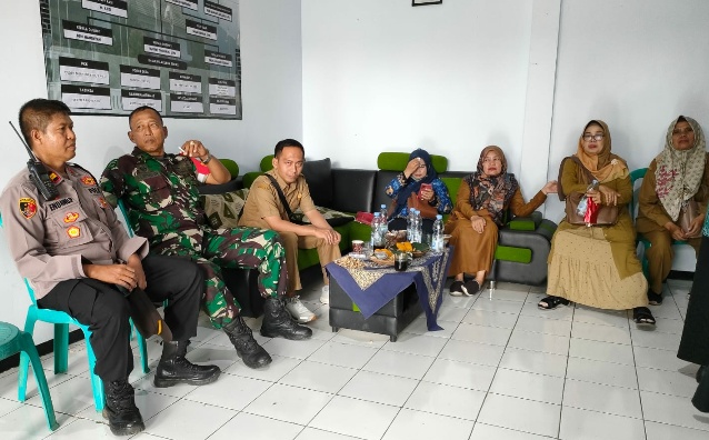 Kapolsek Tanjungsiang Bersama Forkopincam Kecamatan Tanjungsiang Mendampingi Penilaian klarifikasi Lapangan Lomba Desa Tingkat Kabupaten Subang tahun 2023