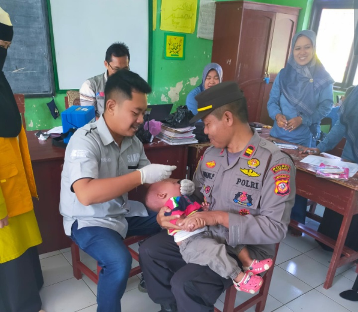 Kapolsek Tanjungsiang Bersama FORKOPINCAM Kecamatan Tanjungsiang Monitoring Subpin Polio UPTD Puskesmas Tanjungsiang