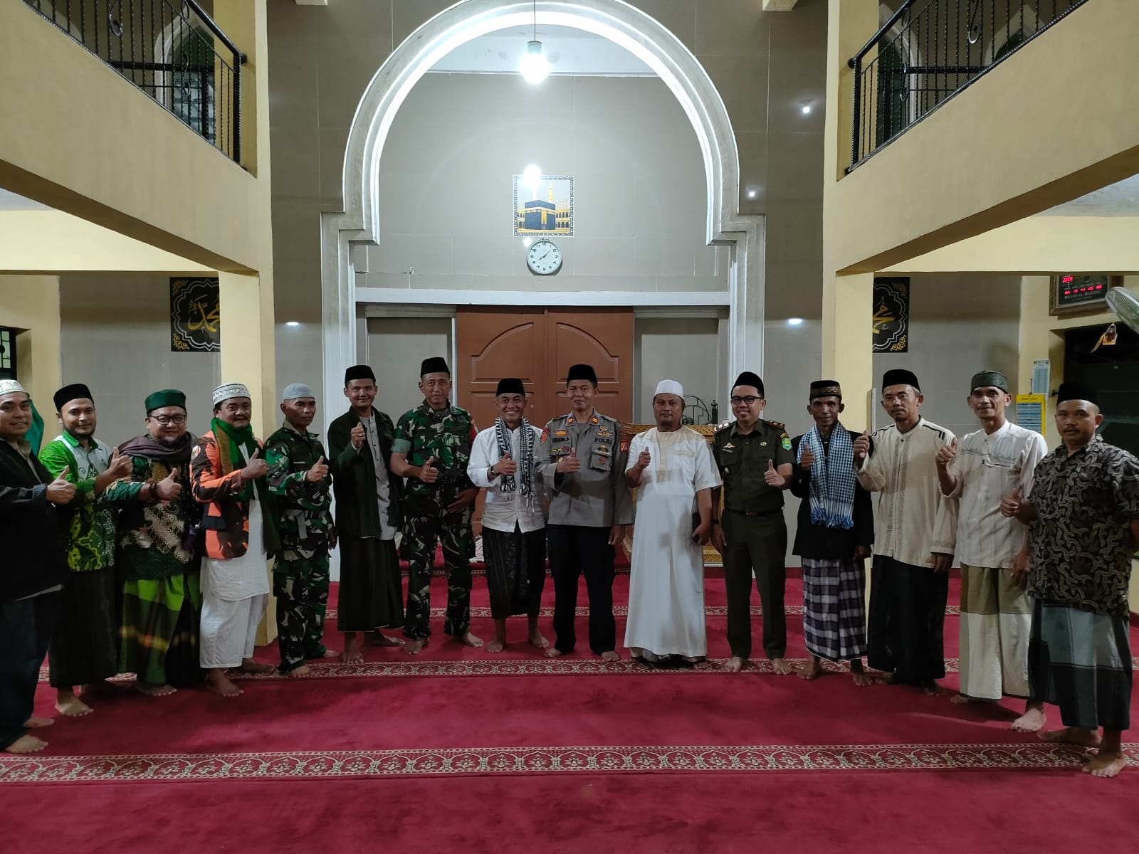 Kapolsek Tanjungsiang Dan Muspika Tanjungsiang Melaksanakan Tarawih Keliling Di Masjid  Jami AL MAQBUL Citamiang