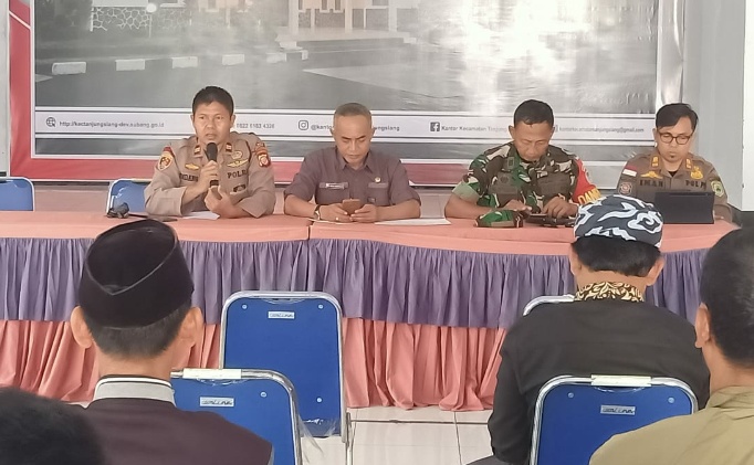 Kapolsek Tanjungsiang Menghadiri Rapat Minggon Tingkat kecamatan Tanjungsiang di Aula Rindang Kecamatan Tanjungsiang