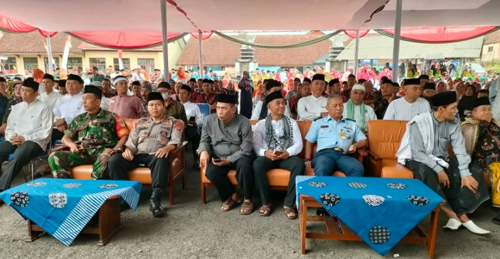 Kapolsek Tanjungsiang Menghadiri Safari Ramadhan Di Wilkum Polsek Tanjungsiang, Jimat – Akur Berikan Santunan ke Puluhan Anak Yatim