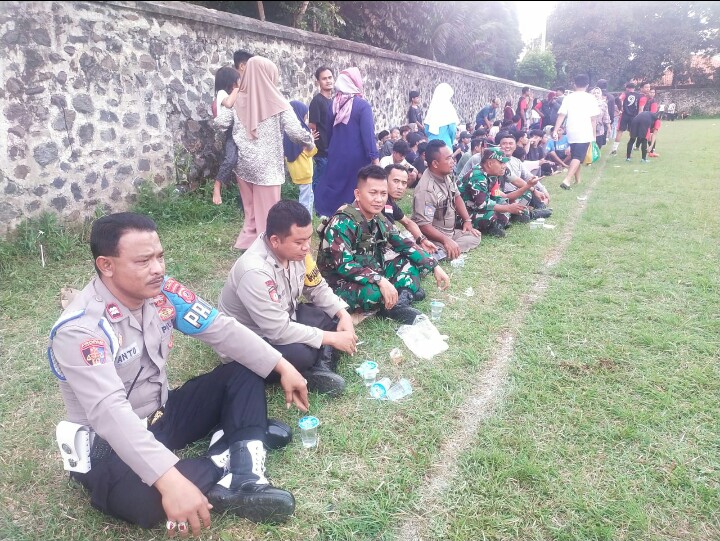 Kapolsek Tanjungsiang Monitoring Pengamanan Turnamen Sepak bola antar RW se Desa Cibuluh
