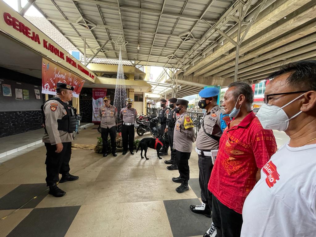 Kasat Samapta Polres Subang Lakukan Giat Sterilisasi Gereja Di Wilayah Kab. Subang