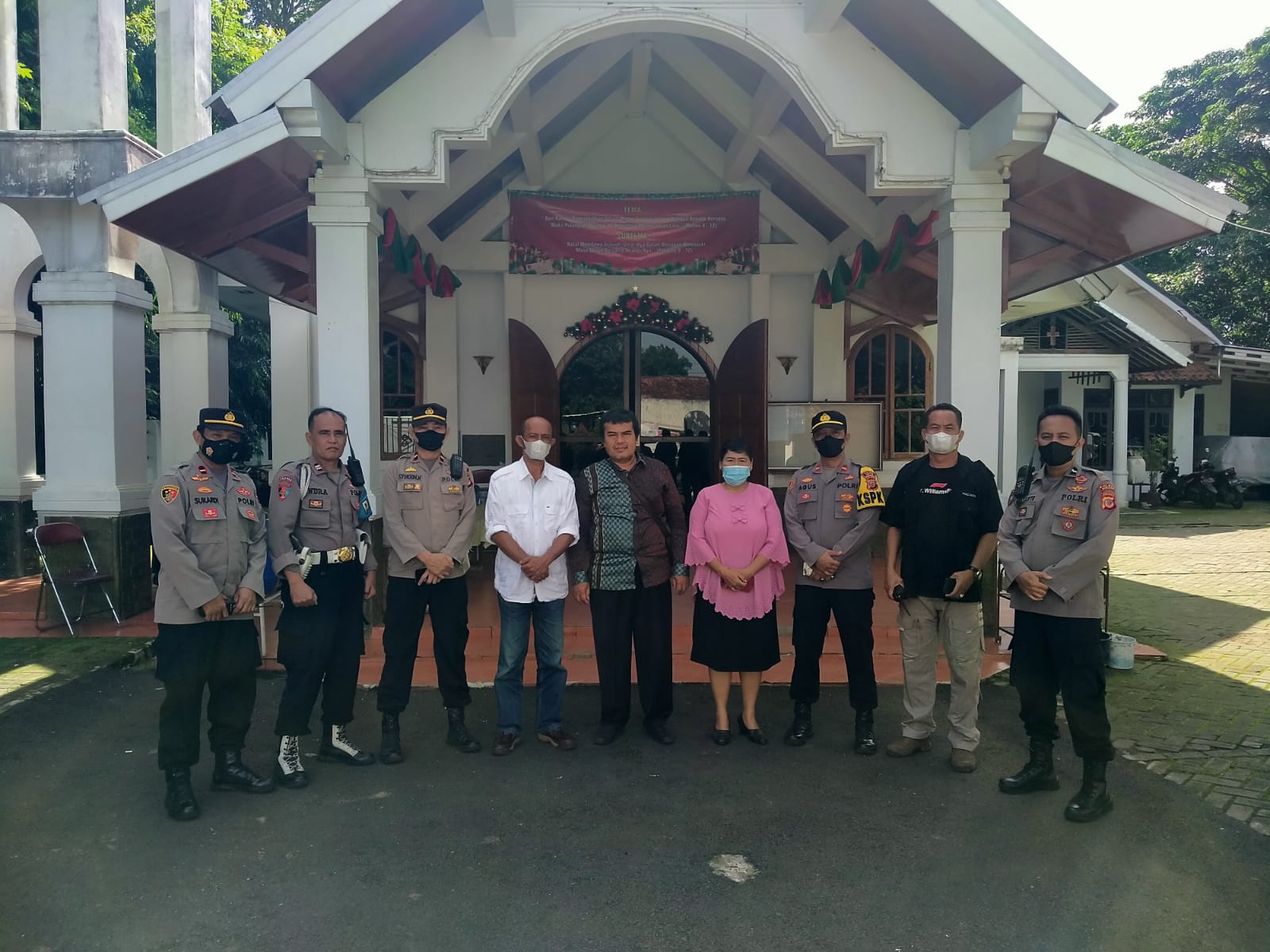 Kasat Samapta Polres Subang Lakukan Patroli di Alun-alun Subang dan Himbauan Prokes di Gereja Wilayah Kota
