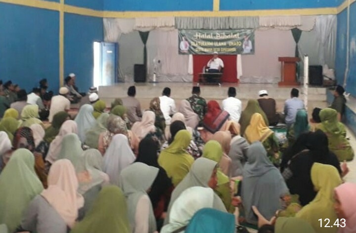 Kegiatan  Bhabinkamtibmas Desa Cimeuhmal menghadiri pertemuan ulama dan umaro tingkat Desa Cimeuhmal