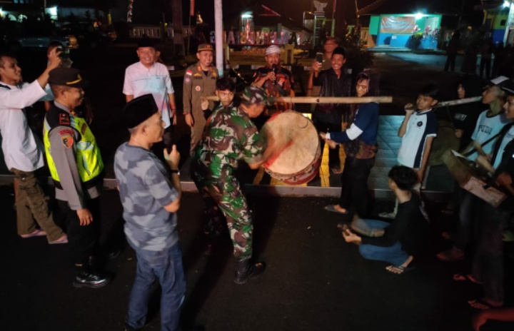 Kegiatan  Kapolsek Tanjungsiang Bersama FORKOPINCAM Kecamatan Tanjungsiang Monitoring Semarak Malam Takbir (Lomba Tabuh Bedug & Pawai Obor) Desa Sirap & Desa Sindanglaya Kecamatan Tanjungsiang Kabupaten Subang