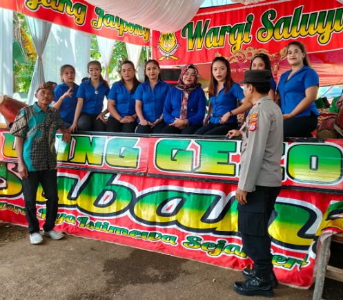 Kegiatan Pengamanan Hiburan Masyarakat (Hibmas) Jaipong Uding Gejos (UG) di Desa Rancamanggung