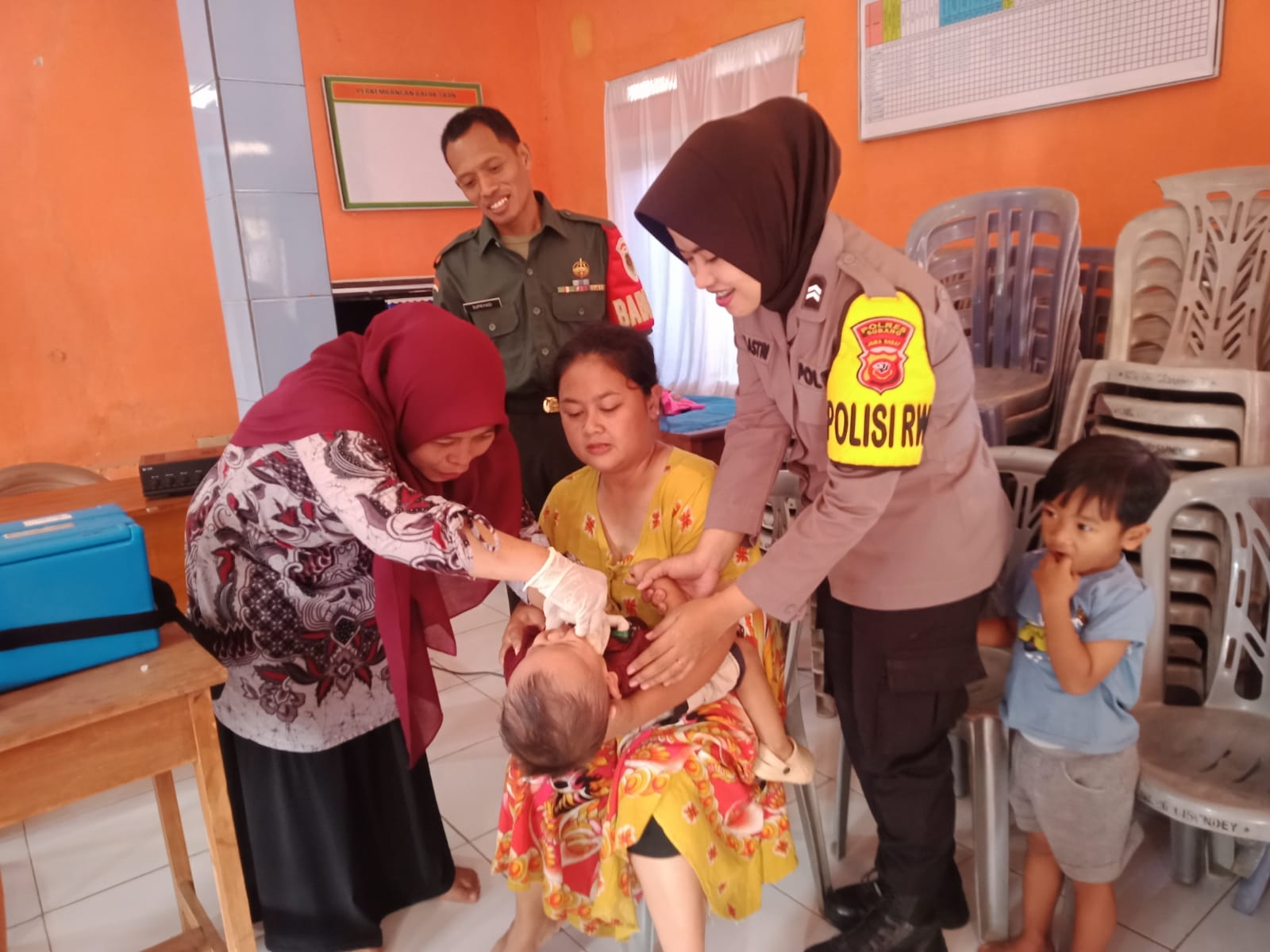 Kegiatan Polisi RW 06 Desa Gandasoli menghadiri SUB PIN POLIO ke 2 Desa Gabdasoli Kec. Tanjungsiang Kab. Subang