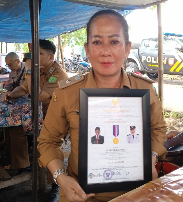 Kepala Desa Kasomalang Wetan dapat penghargaan Sebagai Desa Mandiri