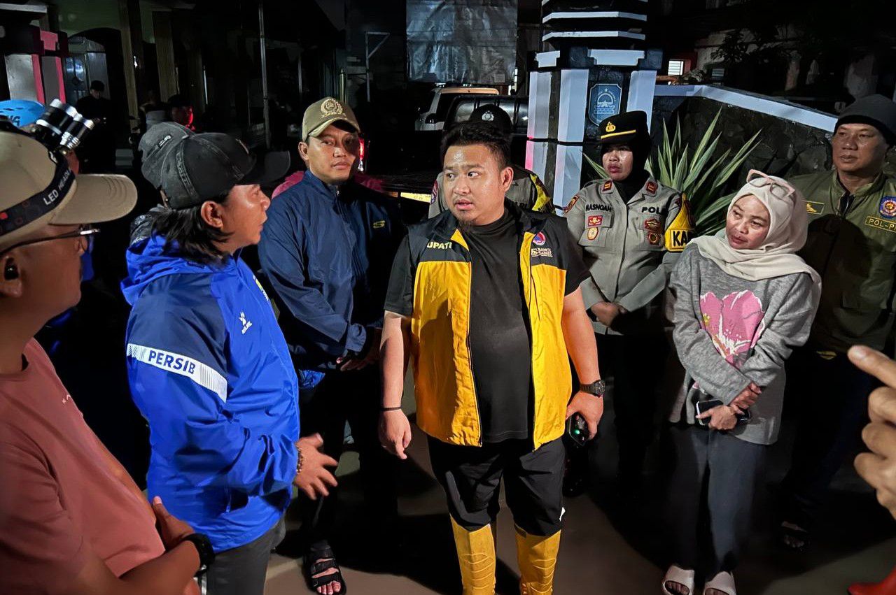 KETEGASAN KANG REY PUTUS SIKLUS BANJIR PANTURA, BERMALAM DI POSKO DAN DORONG PERCEPATAN NORMALISASI SUNGAI