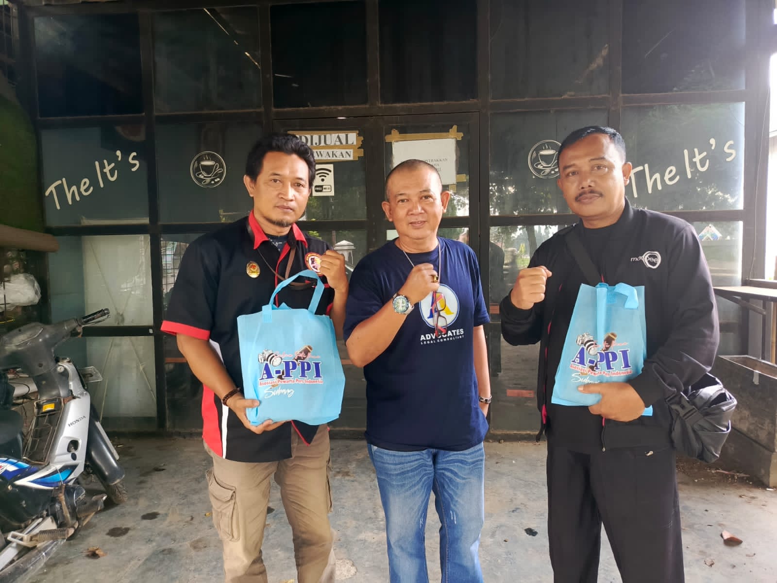 Ketua DPD A-PPI Kabupaten Subang Berbagi Dengan Anggota Menjelang Hari Raya Idul Fitri 1445 H