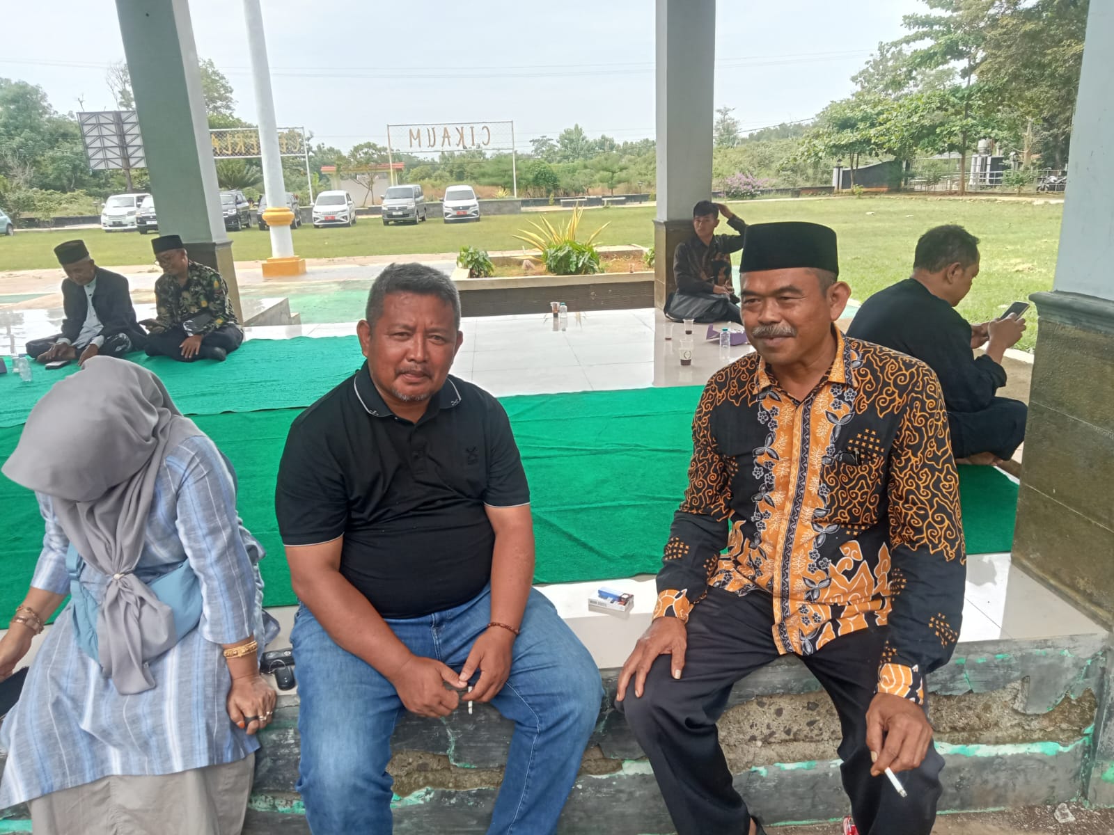 Ketua PGRI Cikaum Juga Ketua PGRI Tanjungsiang Berikan Selamat kapada Agus Saepulah SE.Kp.Camat Cikaum Yang Baru