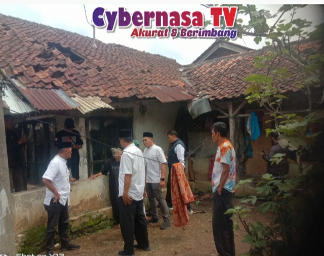 Ketua PP PAC Kec.Sagalaherang Sambangi Rumah Tidak Layak Huni Milik MaK Titi Yang Hidup Sebatangkara