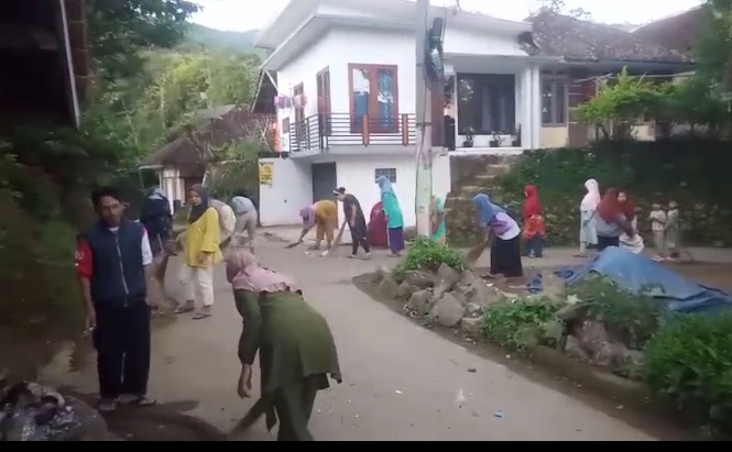 Ketua RW 06 Babakan Loa,Cilutung Desa Cupunagara Menuju Subang "NGABRET " Rutin Giat JUMSIH