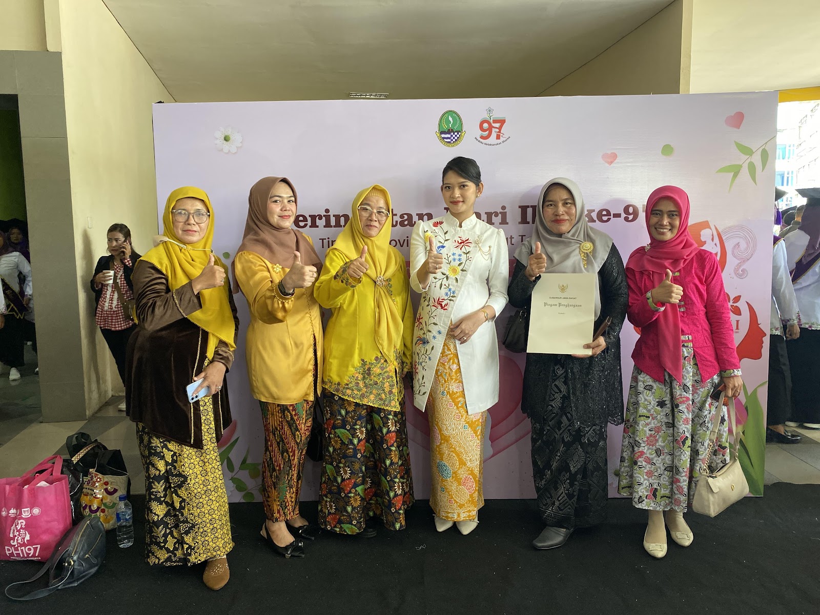 KETUA TP PKK KABUPATEN SUBANG HADIRI PERINGATAN HARI IBU KE-97 JAWA BARAT, KABUPATEN SUBANG RAIH JUARA 2 PKK DESA TERBAIK