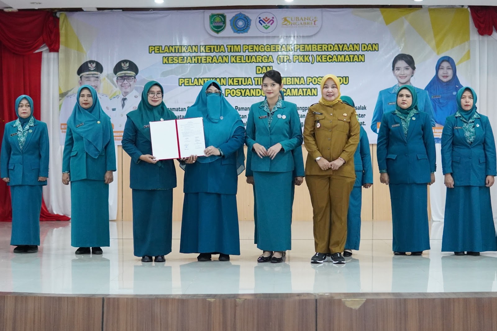 Ketua TP PKK Kabupaten Subang Lantik Ketua TP PKK dan Ketua Tim Pembina Posyandu dari 12 Kecamatan