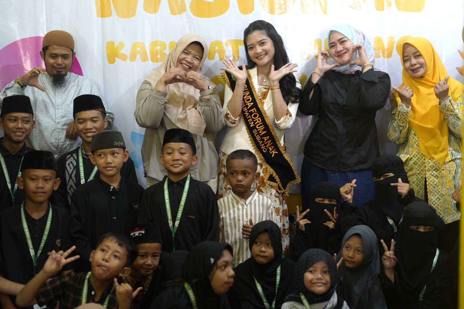 KITA SAMA, KITA KELUARGA”, BUNDA EGA HADIR DI TENGAH ANAK-ANAK PANTI ASUHAN DAARUL HIJRAH