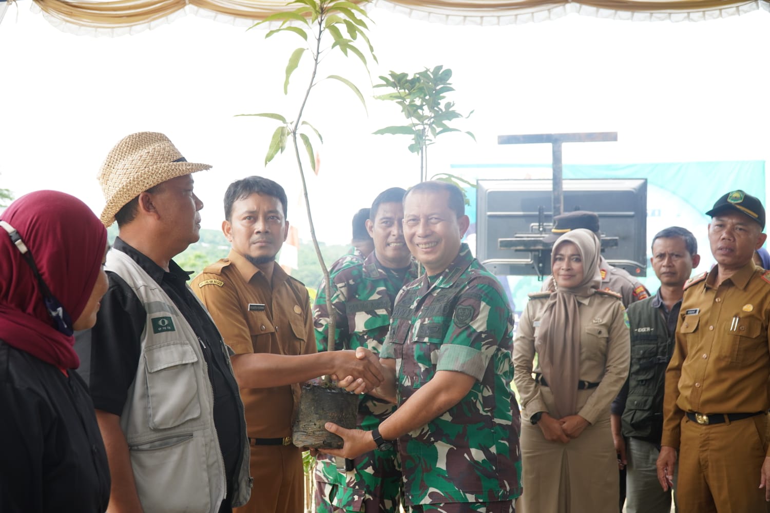 Kodim 0605/Subang Tanam 26 Ribu Pohon di 3 Kecamatan Kabupaten Subang