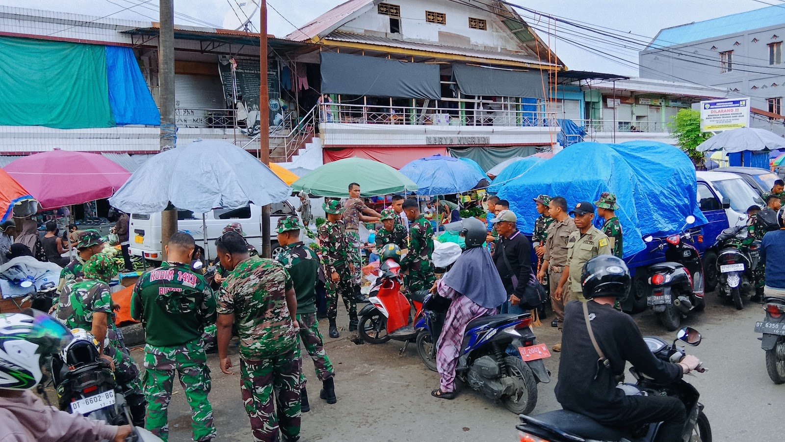 Kodim 1413/Buton Ajak Instansi, Pelajar, dan Masyarakat Perangi Sampah Lewat Kerja Bakti Bersama