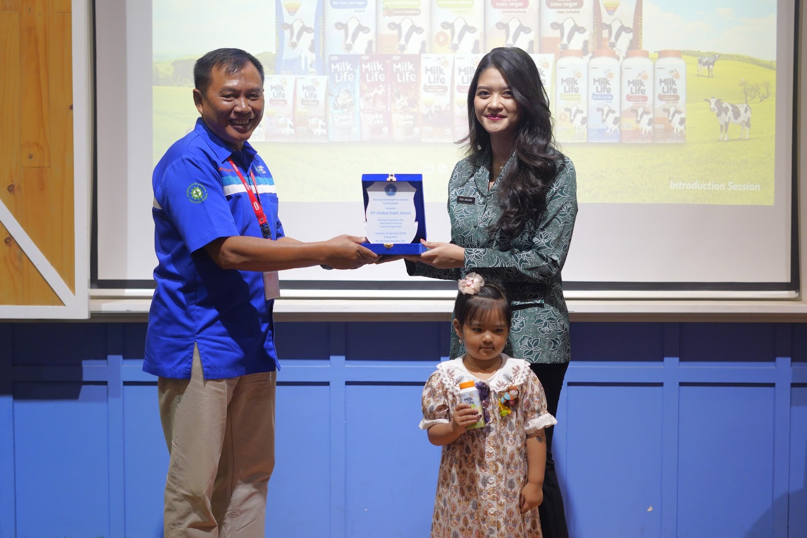 KUNJUNGI PT GLOBAL DAIRI ALAMI, KETUA TP PKK SUBANG BERHARAP SINERGI CSR TERUS BERDAMPAK POSITIF BAGI WARGA SUBANG