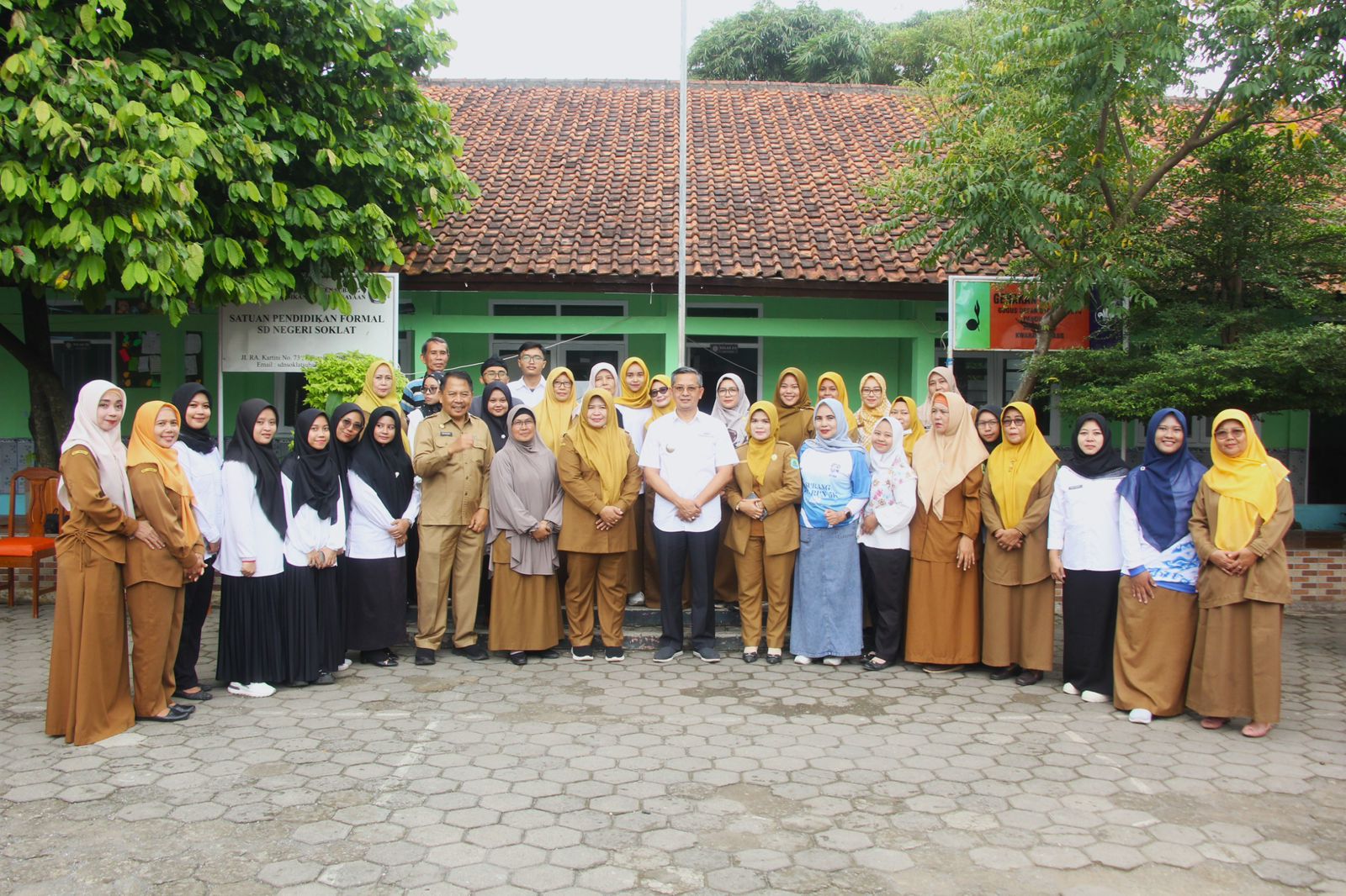 Kunjungi SDN Soklat, Pj Bupati Subang, Kang Ade Nostalgia dan Silaturahmi di Almamater Tercinta