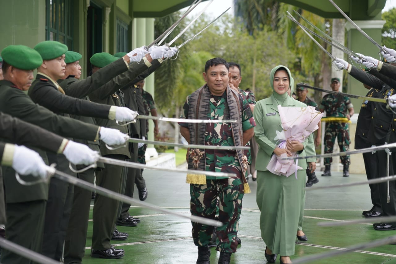 Kunker di Korem 143/HO, Pangdam XIV/Hasanuddin Apresiasi Kinerja Prajurit Korem 143/HO