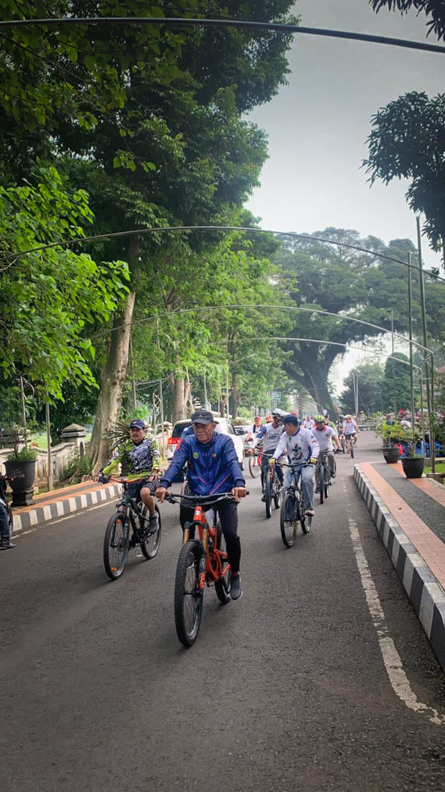 LAKSANAKAN 'SASAPU', KANG JIMAT BERSEPEDA SAMBIL SAPA WARGA