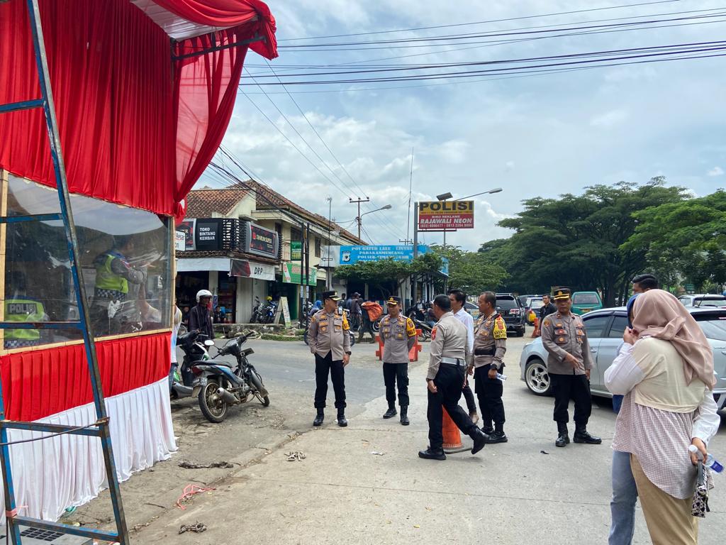 Laksanakan Ops Lilin Lodaya 2022, Kapolres Sumedang Cek Kesiapan Pos pengamanan dan Gereja