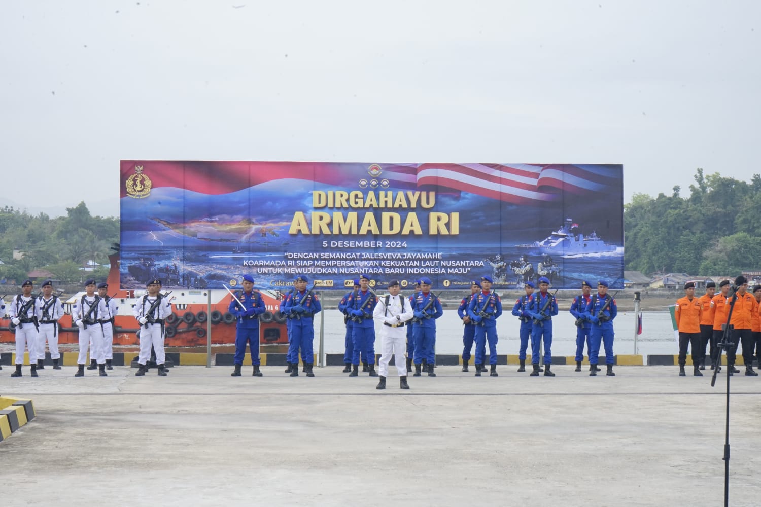 Lanal Kendari Melaksanakan Upacara Hari Armada 2024 yang Ke-79 Di Dermaga Sultan Murhum Mako Lanal Kendari