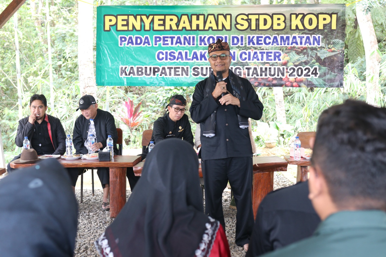 Langkah Strategis Meningkatkan Sektor Pertanian Lokal, Pj. Bupati Subang Serahkan Surat Tanda Daftar Budidaya (STDB) Kopi kepada Petani Kopi di Kecamatan Cisalak dan Kecamatan Ciater