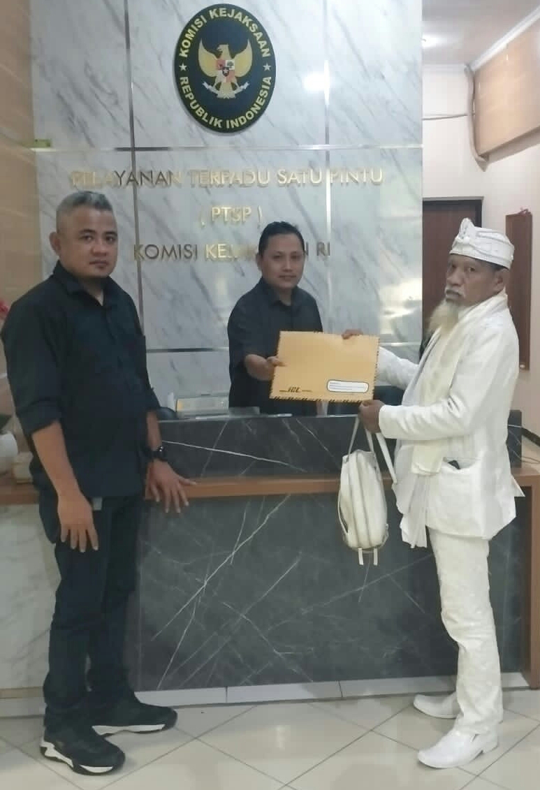 LEMBAGA ADAT KERATON GALUH PAKUAN MASUKAN LAPORAN PENGADUAN MENGENAI PERILAKU DAN ATTITUDE DARI OKNUM KEJAKSAAN NEGERI SUBANG KEPADA PIHAK KEJAGUNG RI DAN KOMISI KEJAKSAAN RI